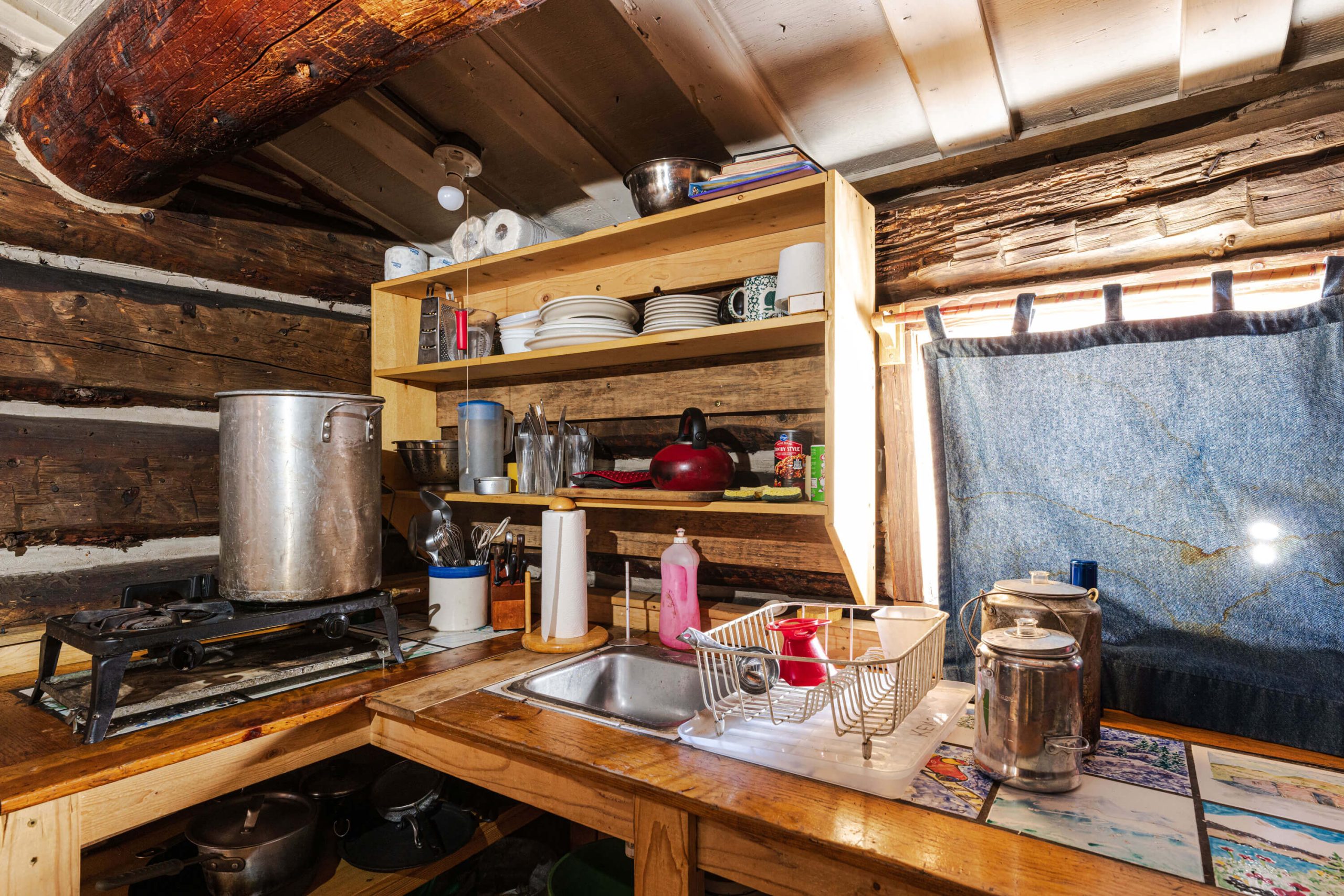 SummitHuts-KensCabin-kitchencloseup Summit Huts Kens Cabin Kitchen