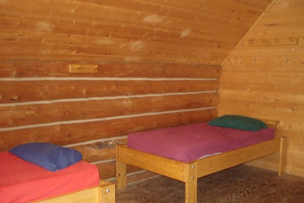 SummitHuts-JanetsCabin-upstairs-beds-1
